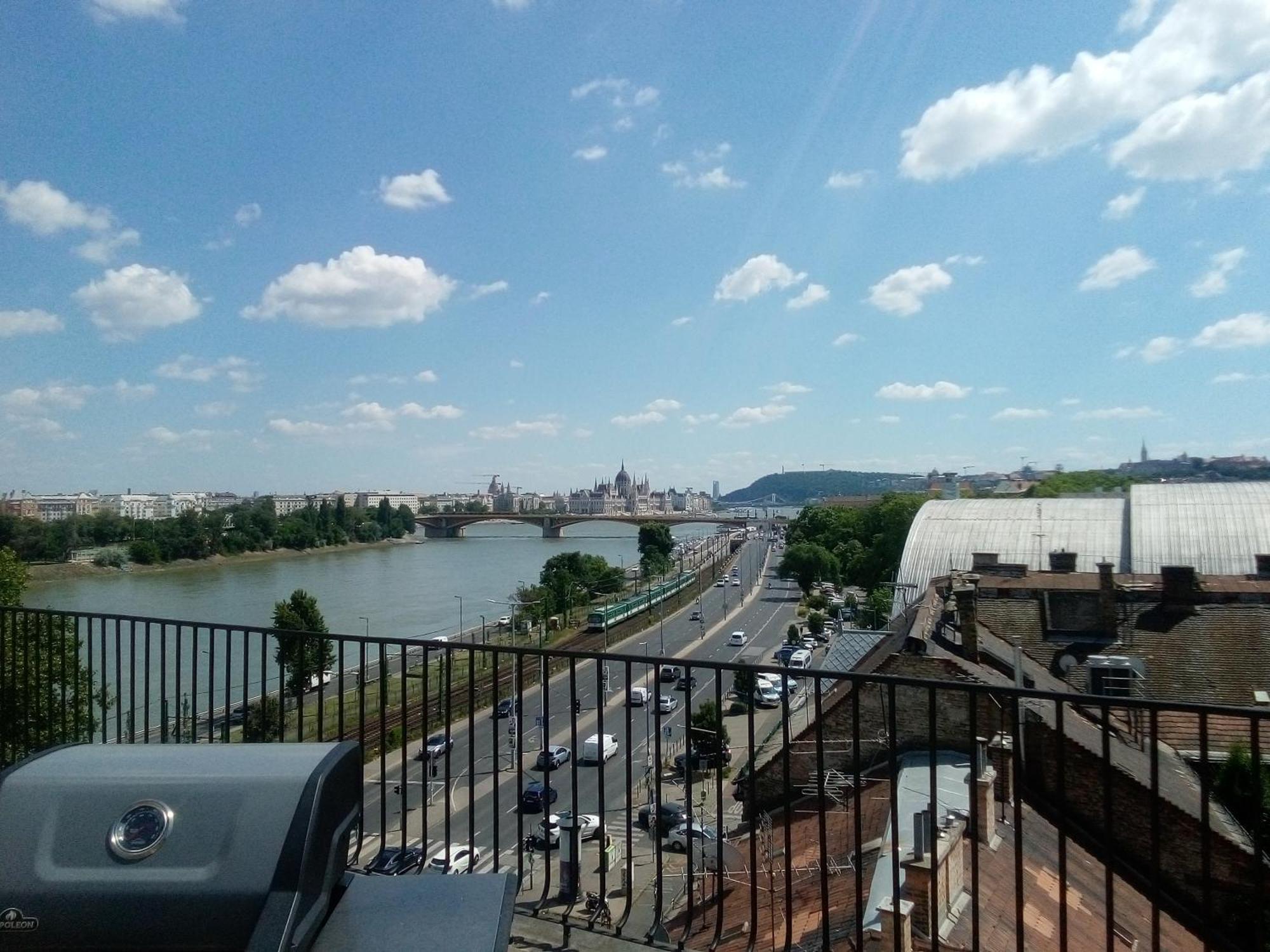 A Rooftop Near Danube And Margareth Island Apartament